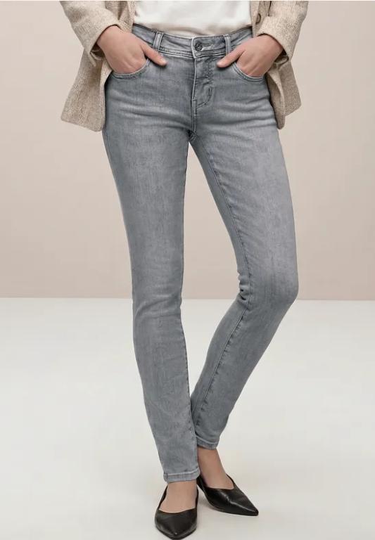 Mid Waist Slim Leg Jeans im Slim Fit in Liestal - Bild 1