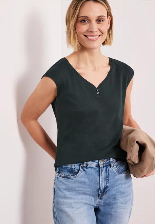 Shirt mit gerundetem V-Ausschnitt in Dulliken - Bild 1