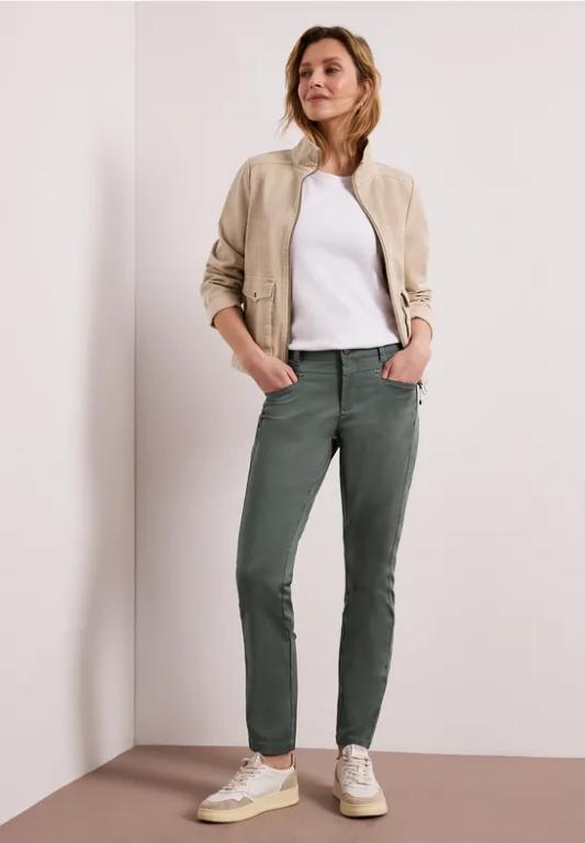 Mid Waist Slim Leg Hose im Satin-Look in Appenzell - Bild 1