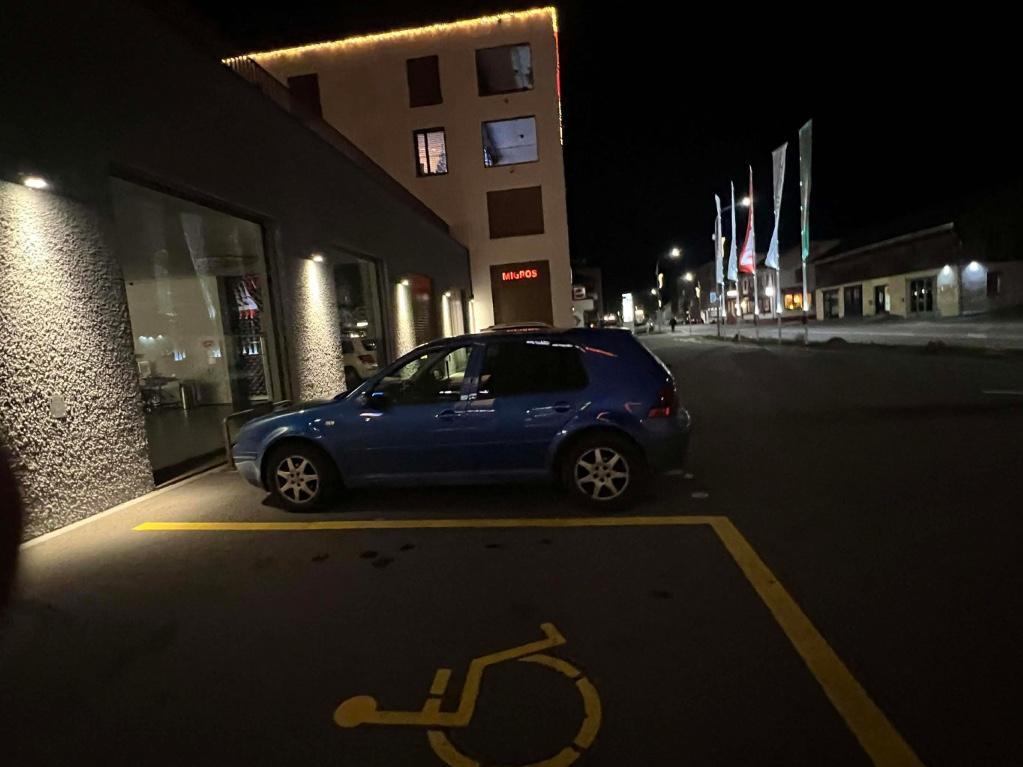 Zuverkaufen im Auftrag ein vw Golf 4 in Mels - Bild 1