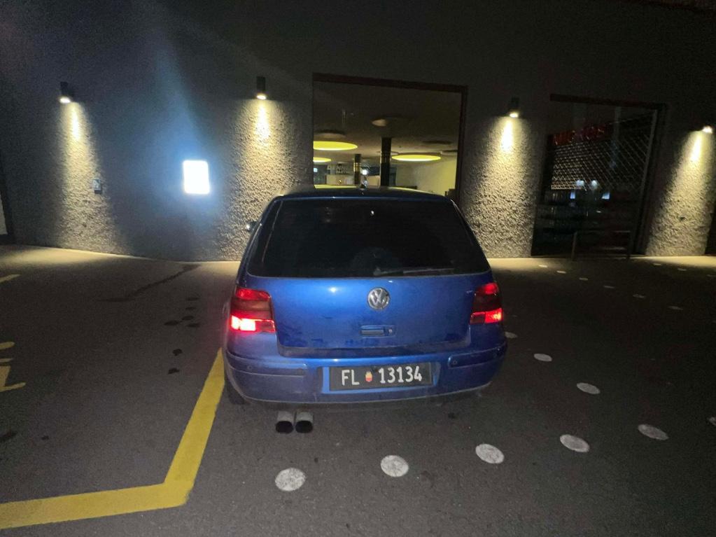 Zuverkaufen im Auftrag ein vw Golf 4 in Mels - Bild 4