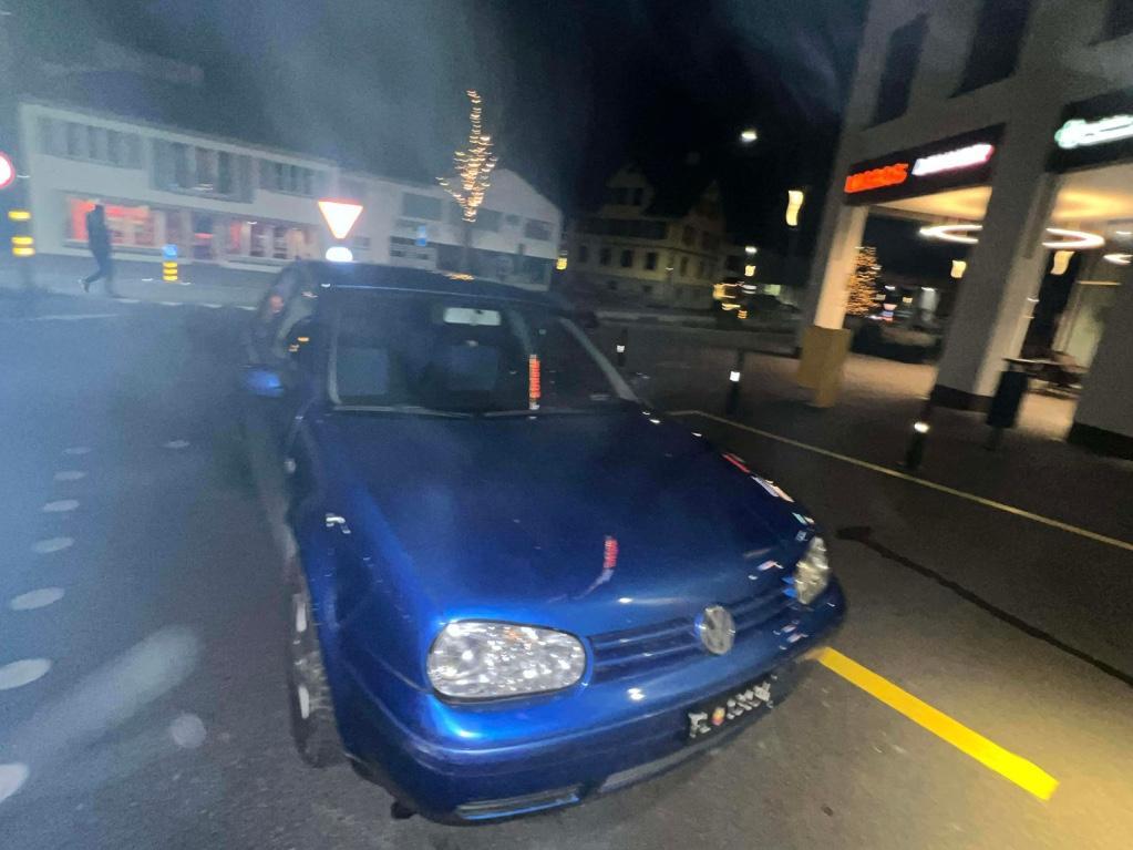 Zuverkaufen im Auftrag ein vw Golf 4 in Mels - Bild 8