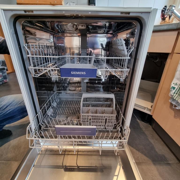 Geschirrwaschmadchinevzu verkaufen neu für nur 700.- in Wattwil - Bild 1