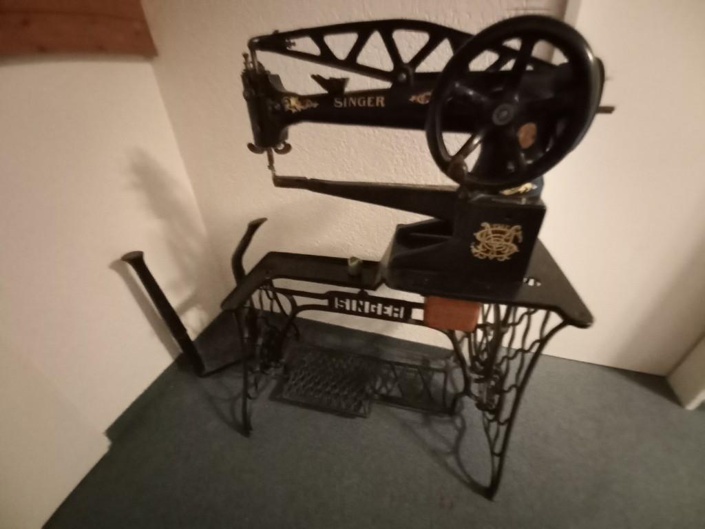 1 Schuhmachernähmaschine Singer in Lachen - Bild 1