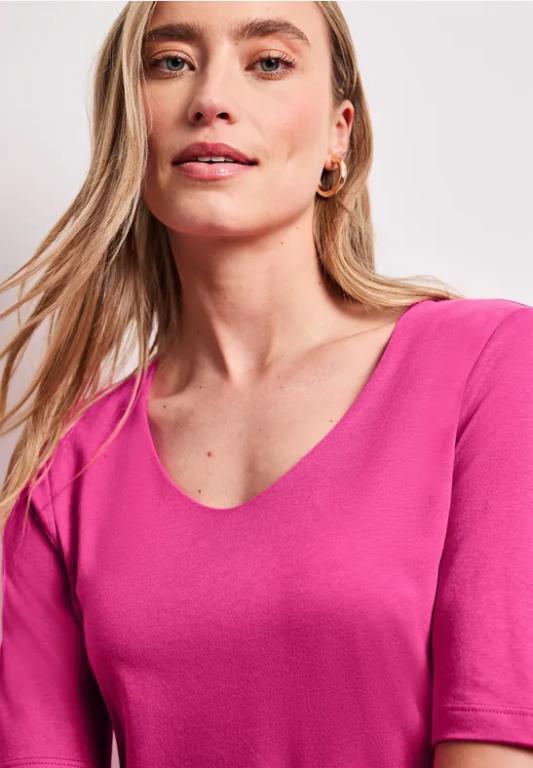 Basic T-Shirt mit V-Neck in Unifarbe in Bern - Bild 1