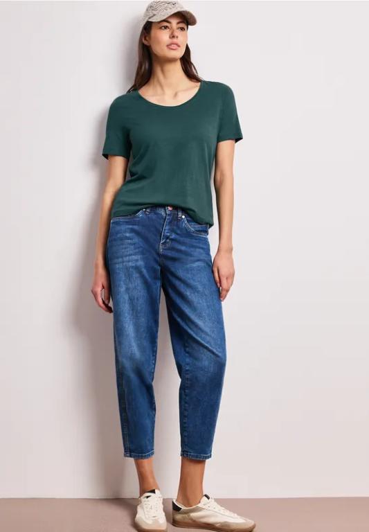 Basic T-Shirt mit V-Neck in Unifarbe in Dulliken - Bild 1