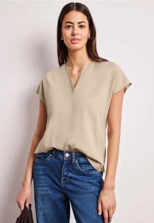 Blusenshirt in Unifarbe mit Split Neck in Bern - Bild 1