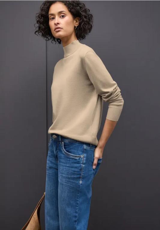 Pullover mit Turtleneck in Thun - Bild 1