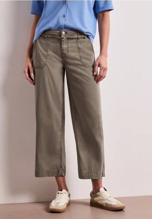 Wide Leg Jeans mit Gürteldetail in Frauenfeld - Bild 1
