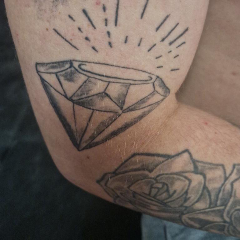 Neues Tattoo für wenig geld bis zu 30 cm in Aesch - Bild 1