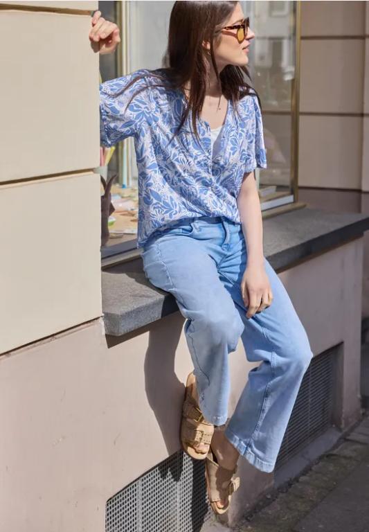 Bluse mit V-Neck und floralem Muster in Bern - Bild 1