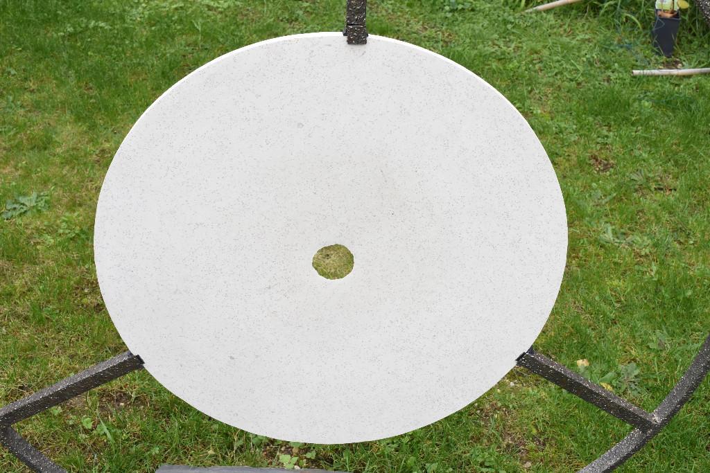 Metall- und Steinskulptur – Heimdekoration – Gartenstatue in der Schweiz - Bild 2