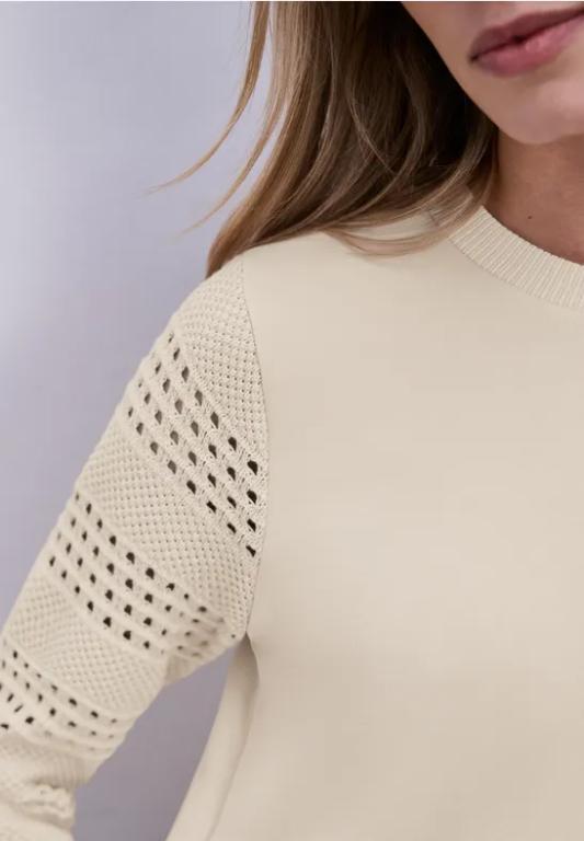 Shirt mit Lochmuster-Ärmeln in Dulliken - Bild 1