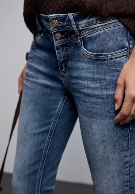 Slim Leg Jeans in Dulliken - Bild 1