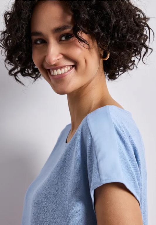 Shirt mit Boatneck und Schulterdetail in Aesch - Bild 1