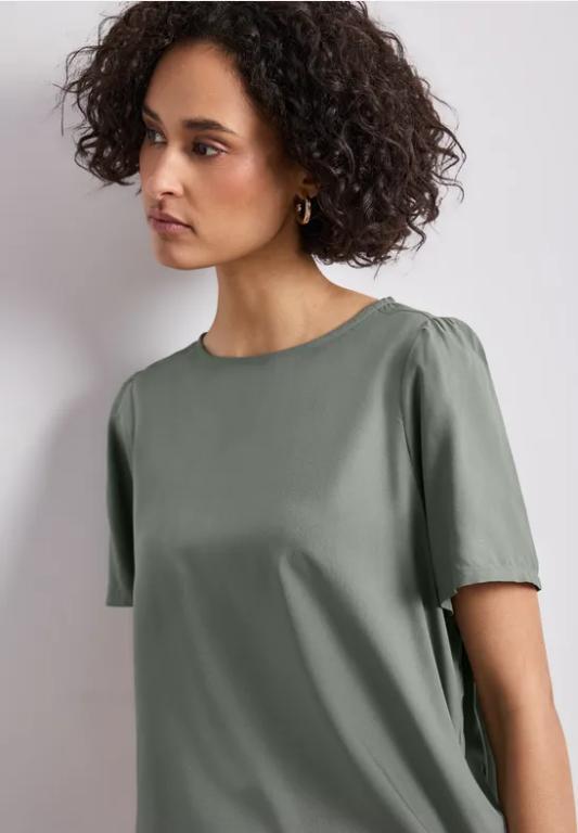 Bluse mit Rundhals und kurzen Puffärmeln in Basel - Bild 1