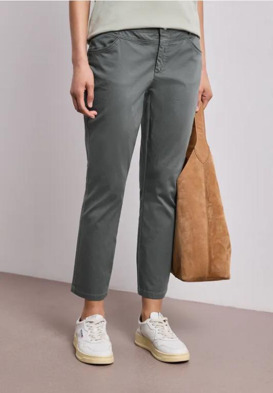 7/8 Slim Leg Hose im Satin-Look in Aesch - Bild 1