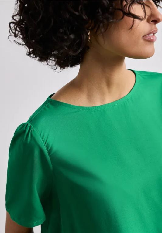 Bluse mit Rundhals und kurzen Puffärmeln in Landquart - Bild 1