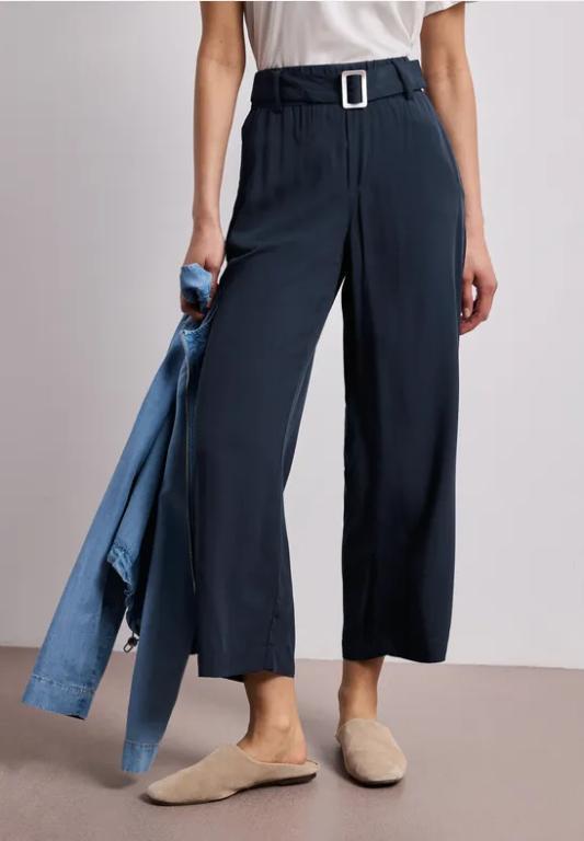 Wide Leg Hose mit Gürteldetail in Frauenfeld - Bild 1