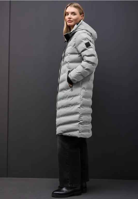 Jacke mit moderner Steppung in Urdorf - Bild 1