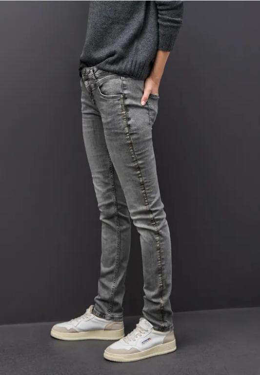 Casual Fit Jeans in Frauenfeld - Bild 1