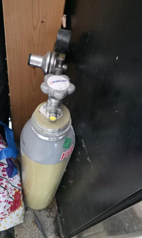 Zapfhahn mit Kühlschrank und Zubehör in Appenzell - Bild 3