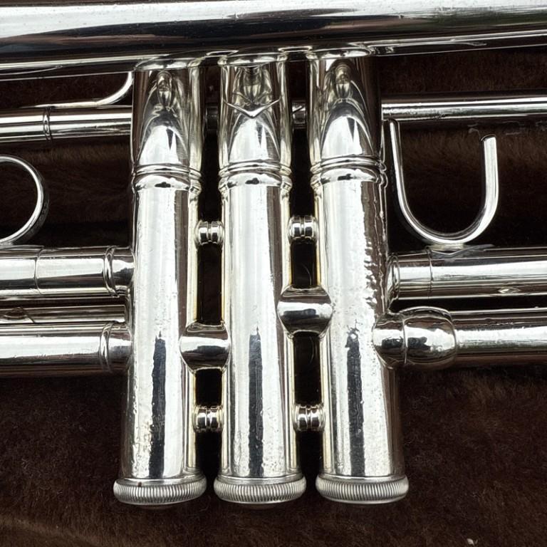 Bach Stradivarius Modell 37 ML Bb Trompete in der Schweiz - Bild 2