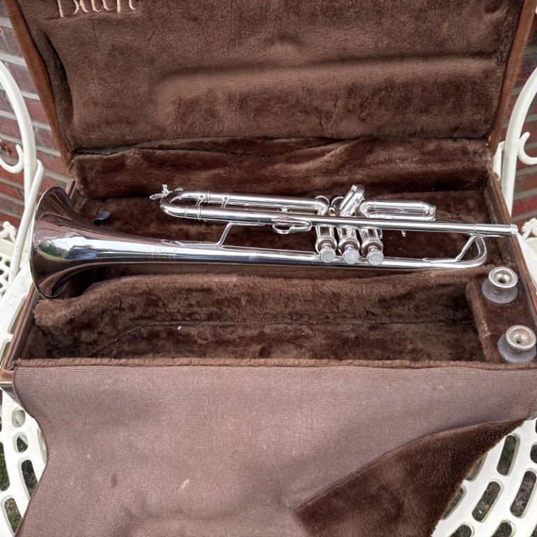 Bach Stradivarius Modell 37 ML Bb Trompete in der Schweiz - Bild 3