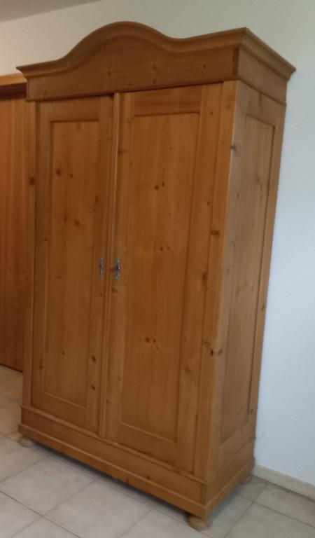 ca.100jähriger 2-Türiger Kasten in Zürich - Bild 1