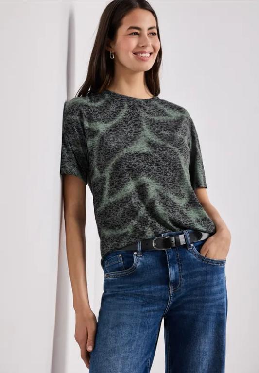 Shirt im Ausbrenner-Look mit Print in St. Gallen - Bild 1