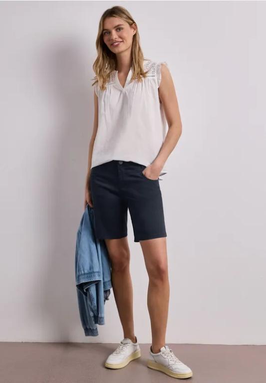 Mid Waist Bermuda in Satin-Optik in Urdorf - Bild 1