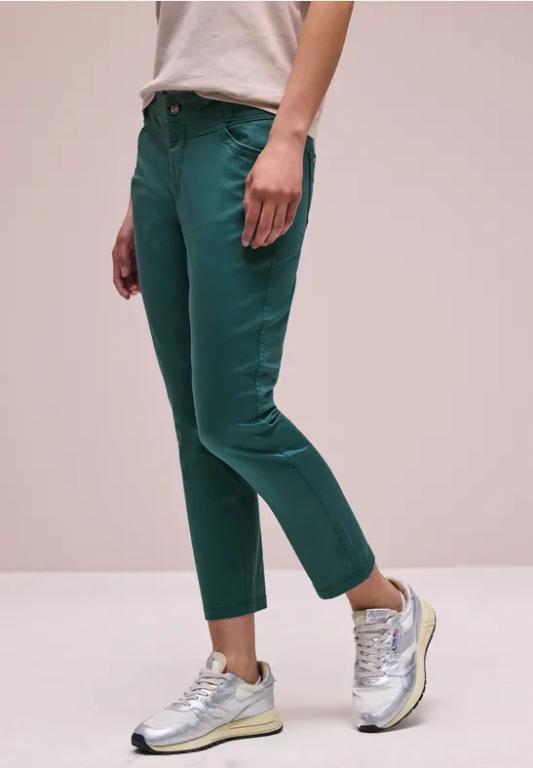 7/8 Slim Leg Hose im Satin-Look in Appenzell - Bild 1