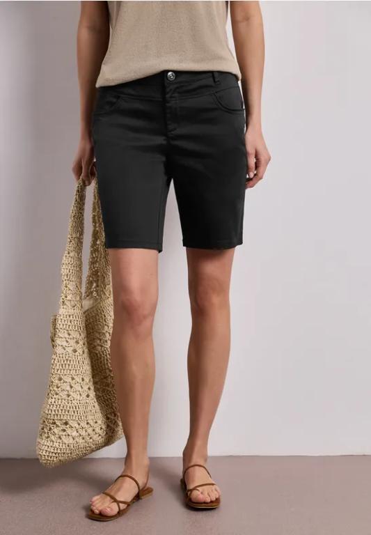 Mid Waist Bermuda in Satin-Optik in Aarau - Bild 1