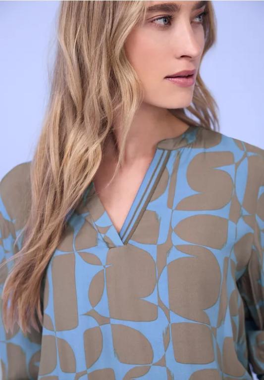 Bluse mit Tapedetails in Urdorf - Bild 1