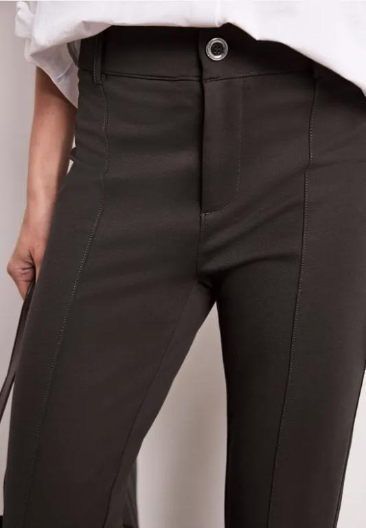 High Waist Bootcut Hose im Skinny Fit in Urdorf - Bild 1