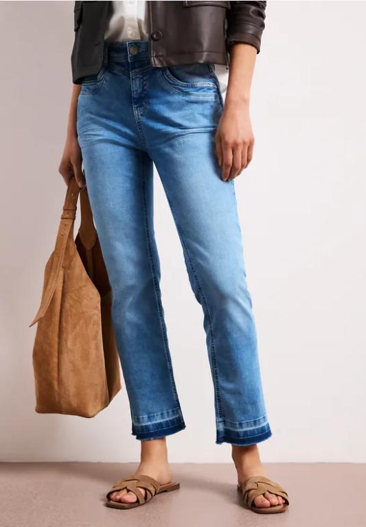 High Waist Flared Leg Jeans mit Ziersaum in Aarau - Bild 1