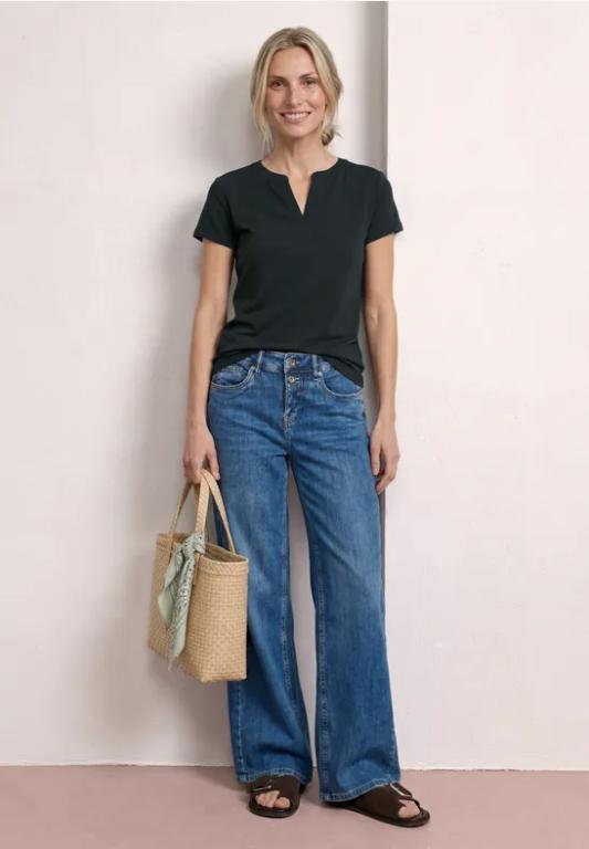 T-Shirt mit Split Neck und Satindetails in Aesch - Bild 1