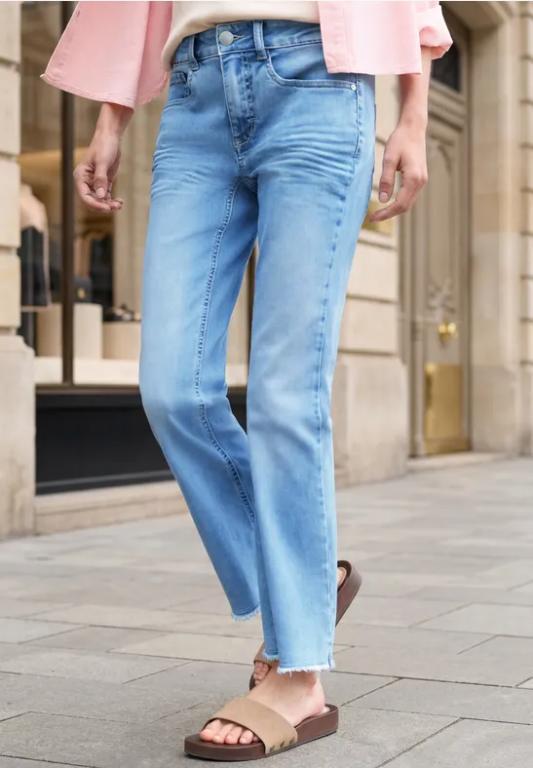 Mid Waist Flared Leg Jeans im Slim Fit in Aesch - Bild 1