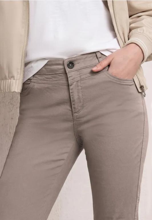 7/8 Slim Leg Hose im Satin-Look in Willisau - Bild 1