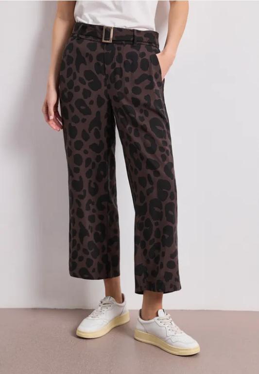 Wide Leg Hose mit Gürteldetail in Luzern - Bild 1