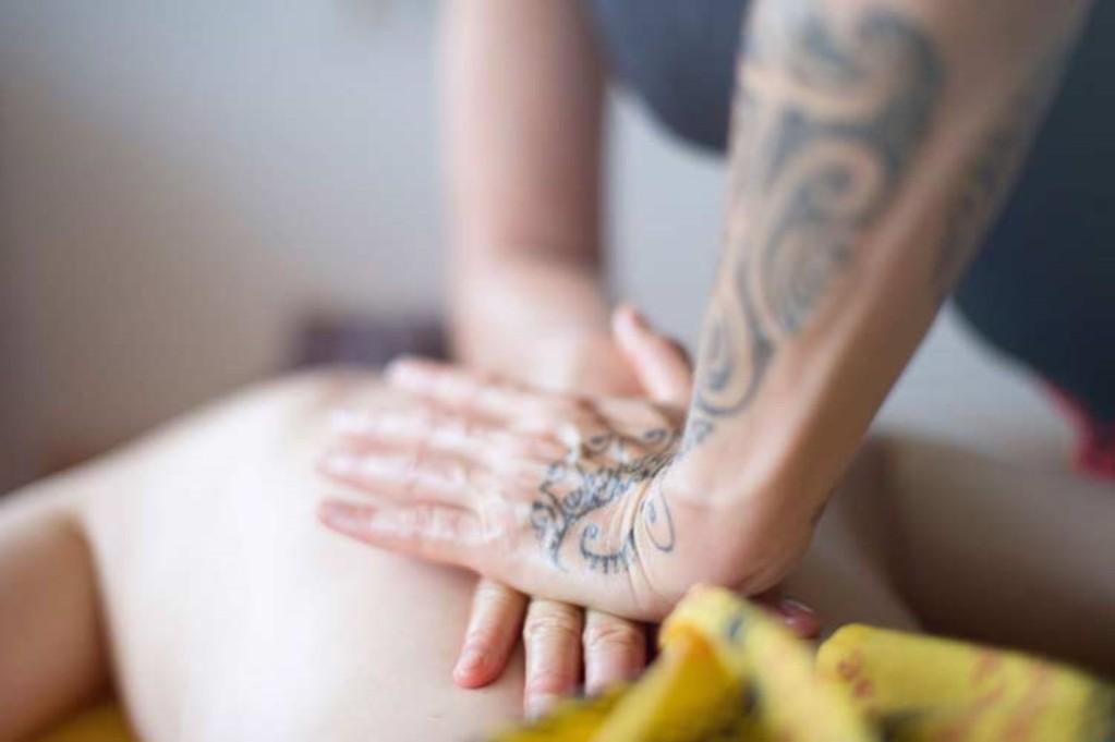 Jüngeren professioneller Masseur gesucht! in Wohlen - Bild 3