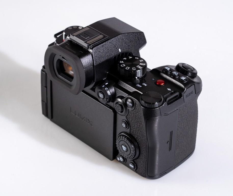 Panasonic Lumix S5 Mark II + Lumix S 50mm F1.8 in Basel - Bild 2