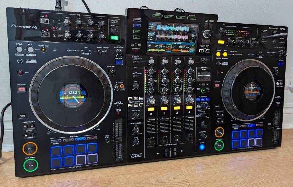 Pioneer XDJ-XZ All-in-one DJ System in der Schweiz - Bild 2