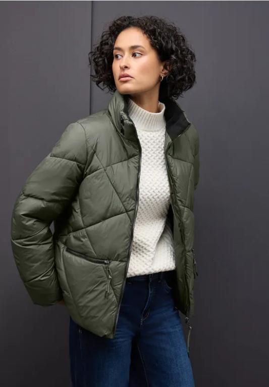 Kurze Steppjacke in Aesch - Bild 1