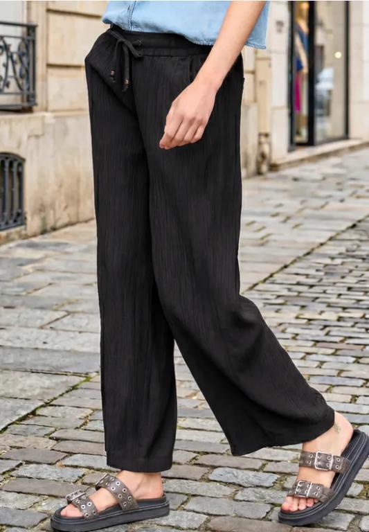 Straight Leg Hose mit Crinkle Struktur in Solothurn - Bild 1