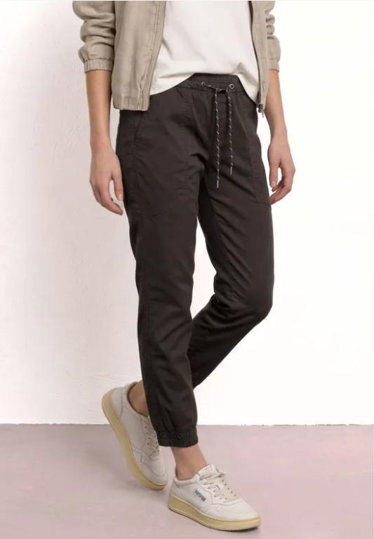 Slim Leg Hose in leichter Qualität in Frauenfeld - Bild 1