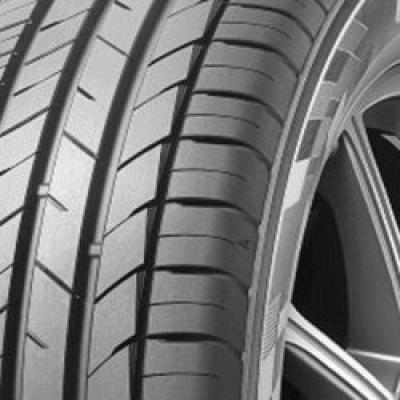 Kumho Ecsta HS52 205/45 R17 88V in Allschwil - Bild 1