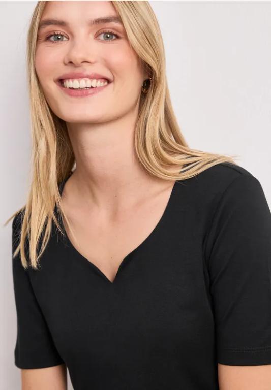 Basic T-Shirt mit Herzausschnitt in Frauenfeld - Bild 1