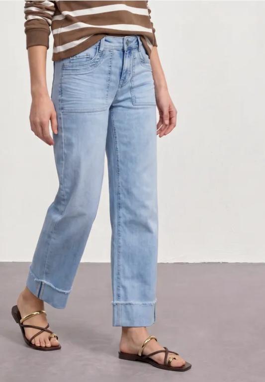 Mid Waist Straight Leg Jeans im Casual Fit in Appenzell - Bild 1