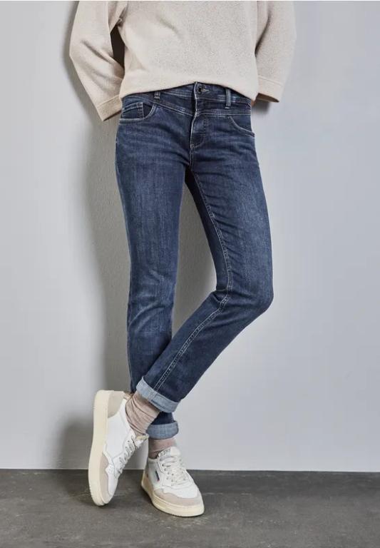 Jeans im Casual Fit in Urdorf - Bild 1
